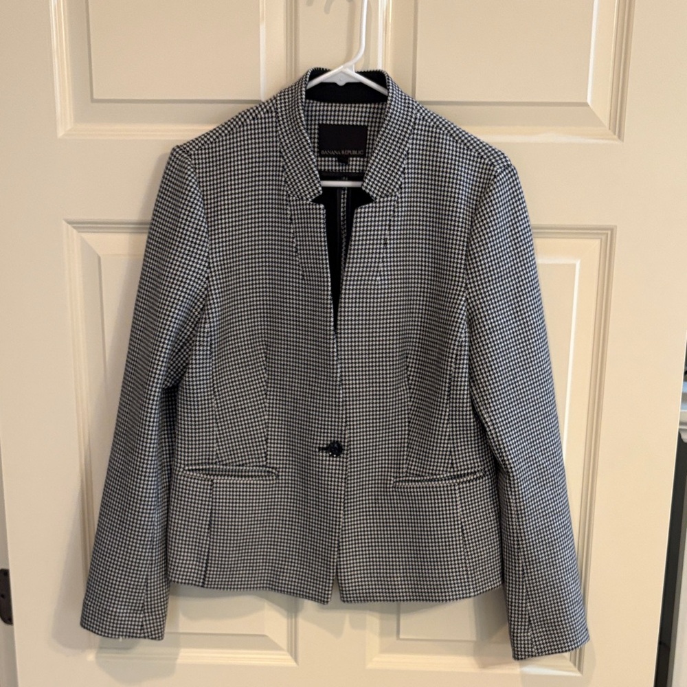 Banana Republic Black and White Houndstooth Blazer